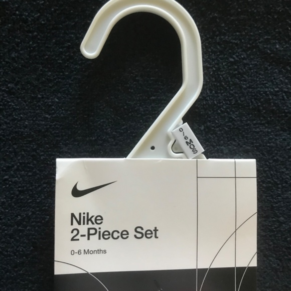 🌸 Nike 2- Piece Set 0-6 Months 🌸 - Picture 7 of 10